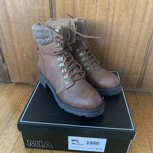 mia lindsey boots